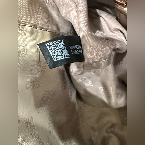 ✨Michael Kors Crossbody Bag in Metallic Pink - Picture 14 of 15